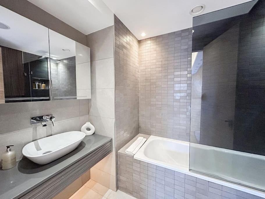 Apartment Elegant Penthouse In Prime Location London