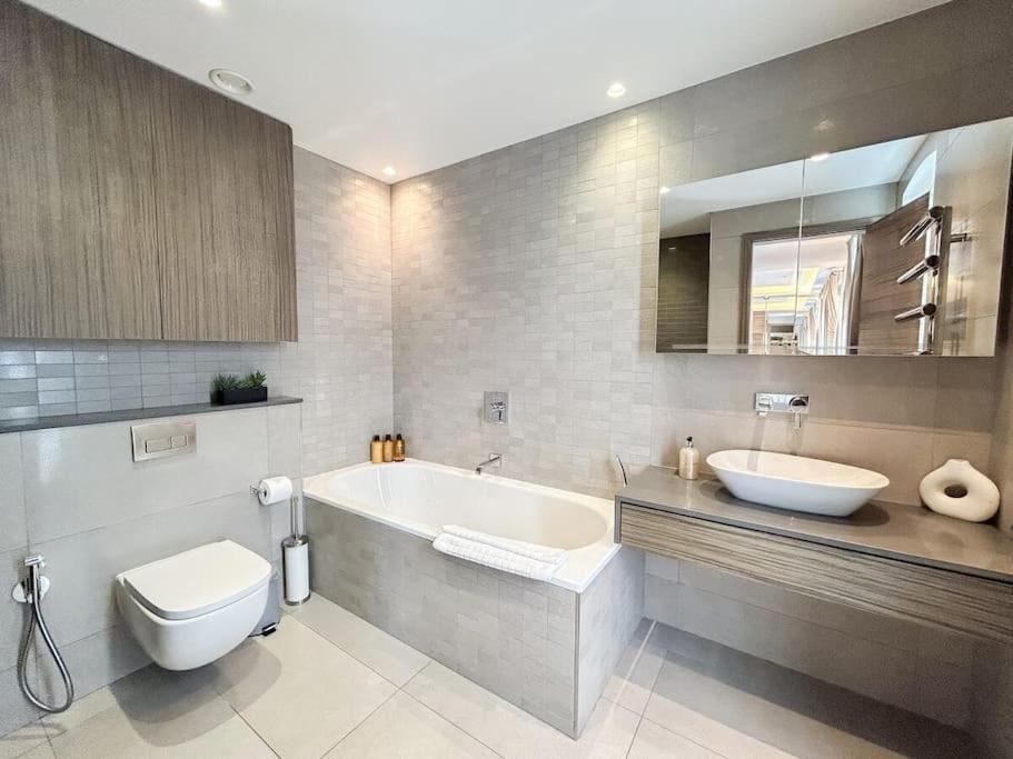 Apartment Elegant Penthouse In Prime Location *