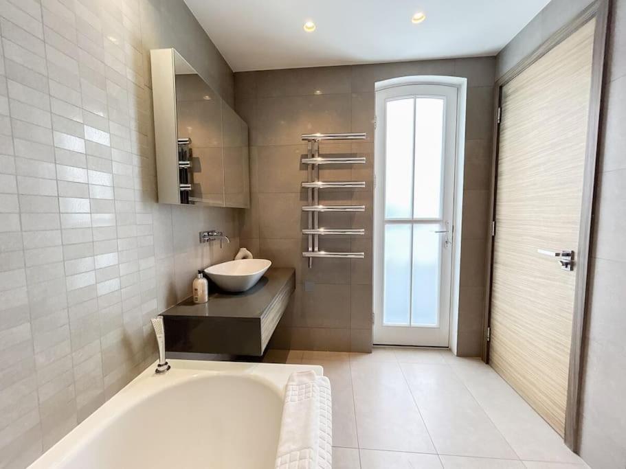 Elegant Penthouse In Prime Location * London
