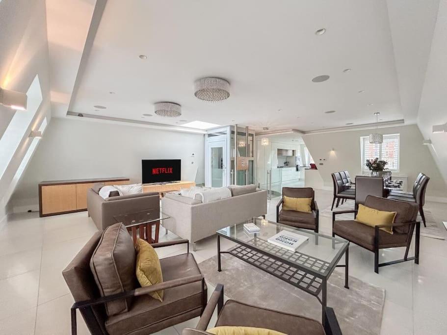 Apartment Elegant Penthouse In Prime Location
