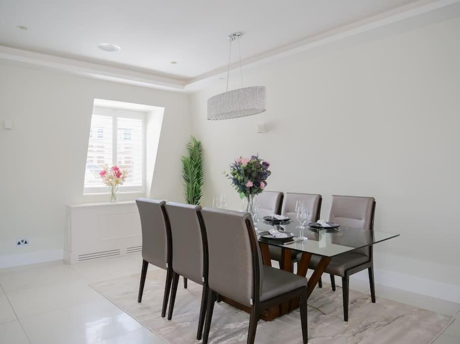 Elegant Penthouse In Prime Location Apartment *