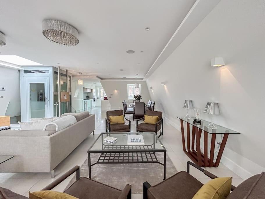 Apartment Elegant Penthouse In Prime Location *