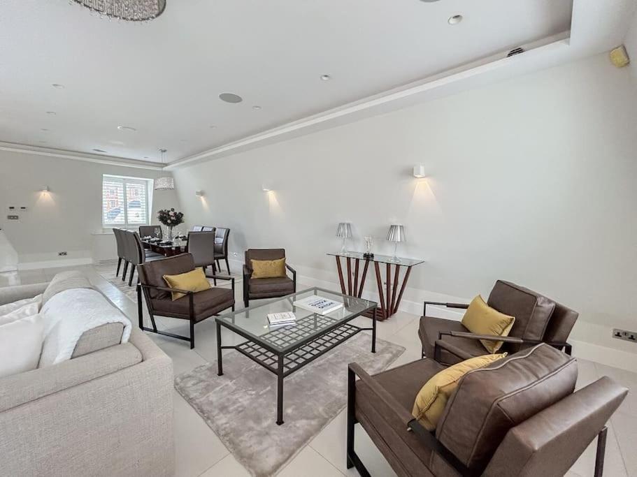 Apartment Elegant Penthouse In Prime Location