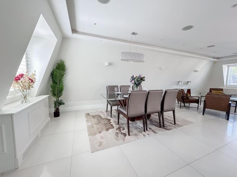 Apartment Elegant Penthouse In Prime Location *