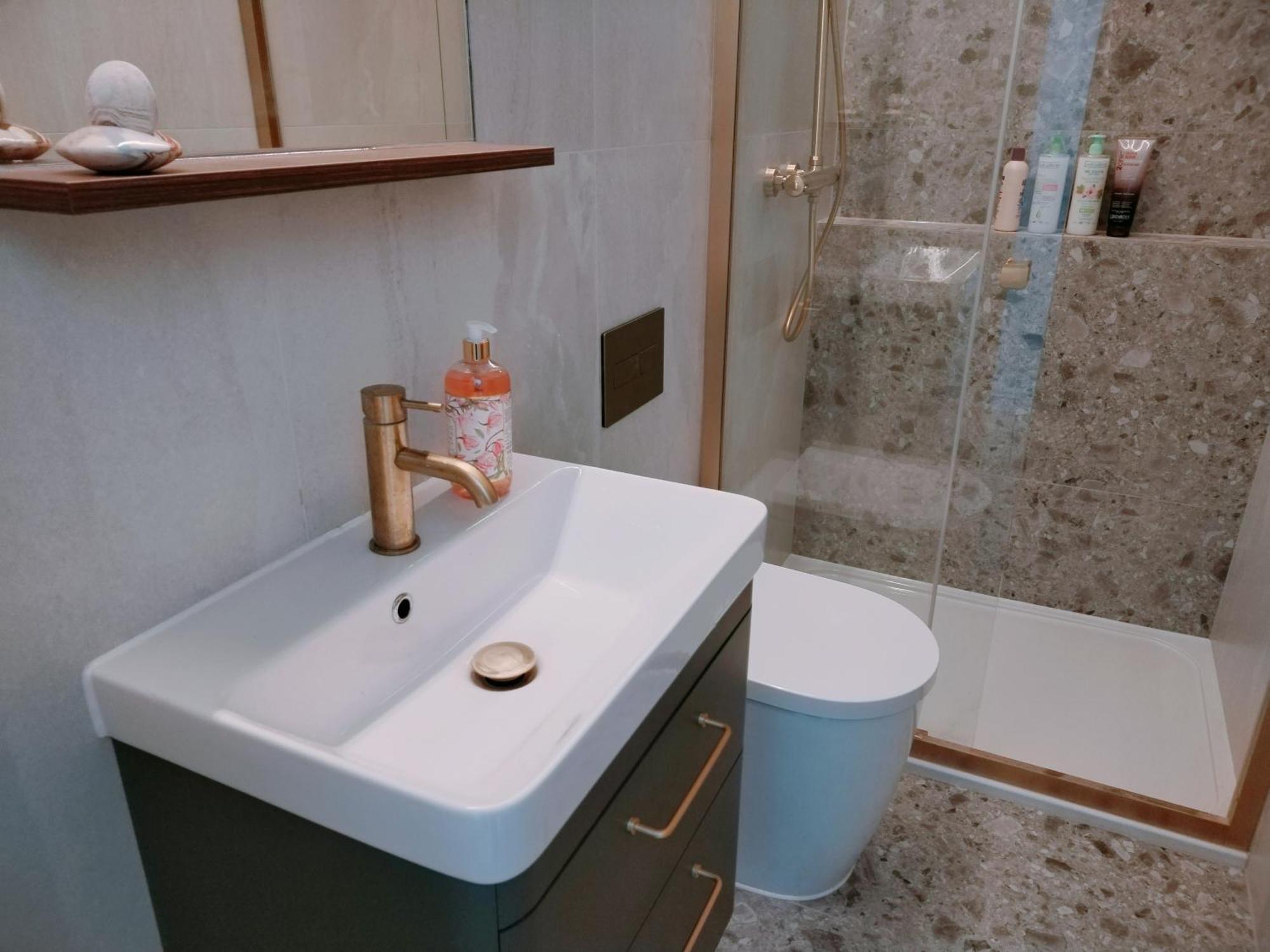 Apartment New Refurbished One Bed Flat In The West *