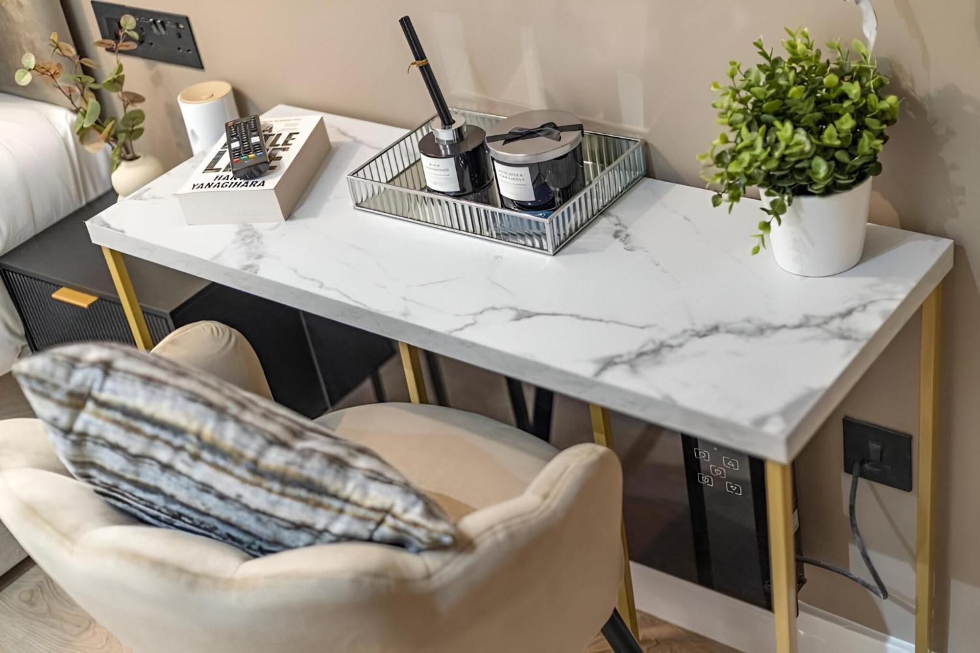 Urban Duo Escape: Trendy With Twin Beds Apartment *
