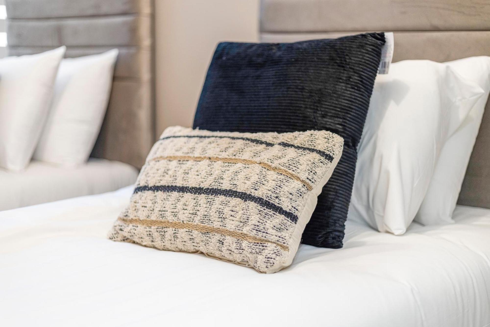 Apartment Urban Duo Escape: Trendy With Twin Beds London