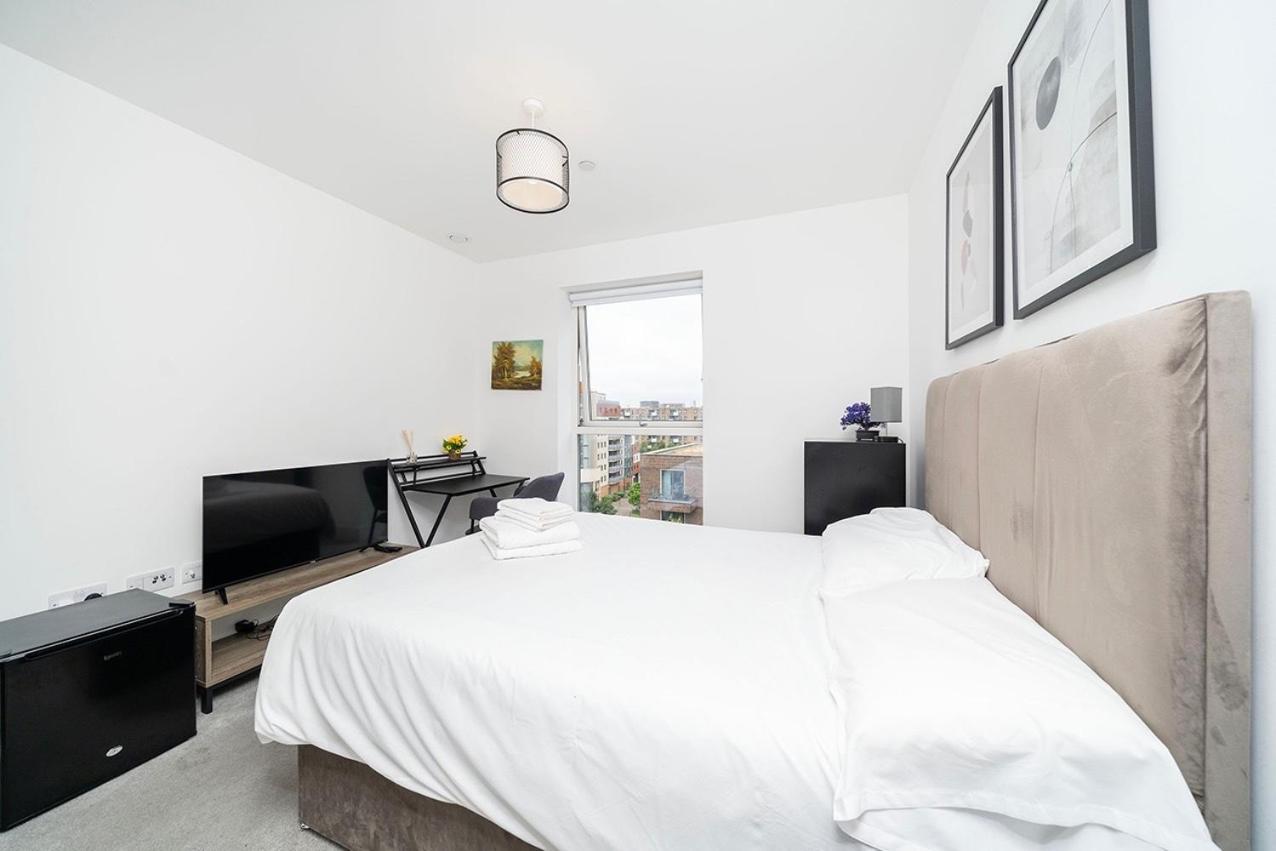 Apartamento 1br Gem In Shared Near O2 Arena & Excel With Patio, Private Bath, Free Parking & Garden