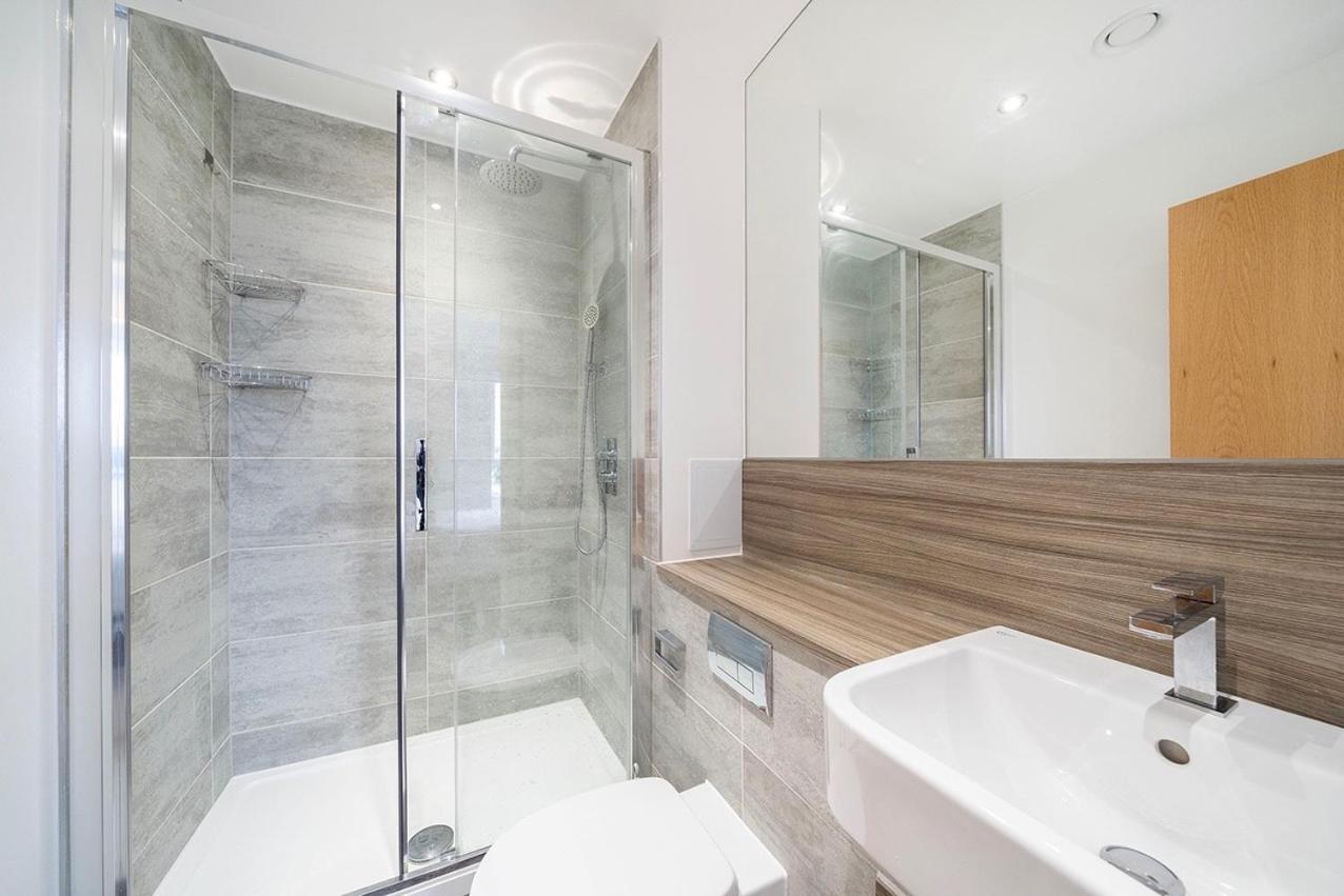 1br Gem In Shared Near O2 Arena & Excel With Patio, Private Bath, Free Parking & Garden Londres