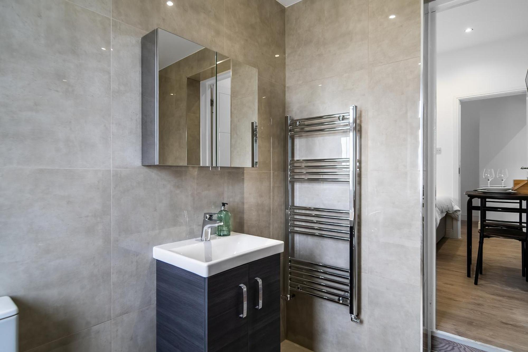 En-suite In Near Wembley Stadium Apartment *