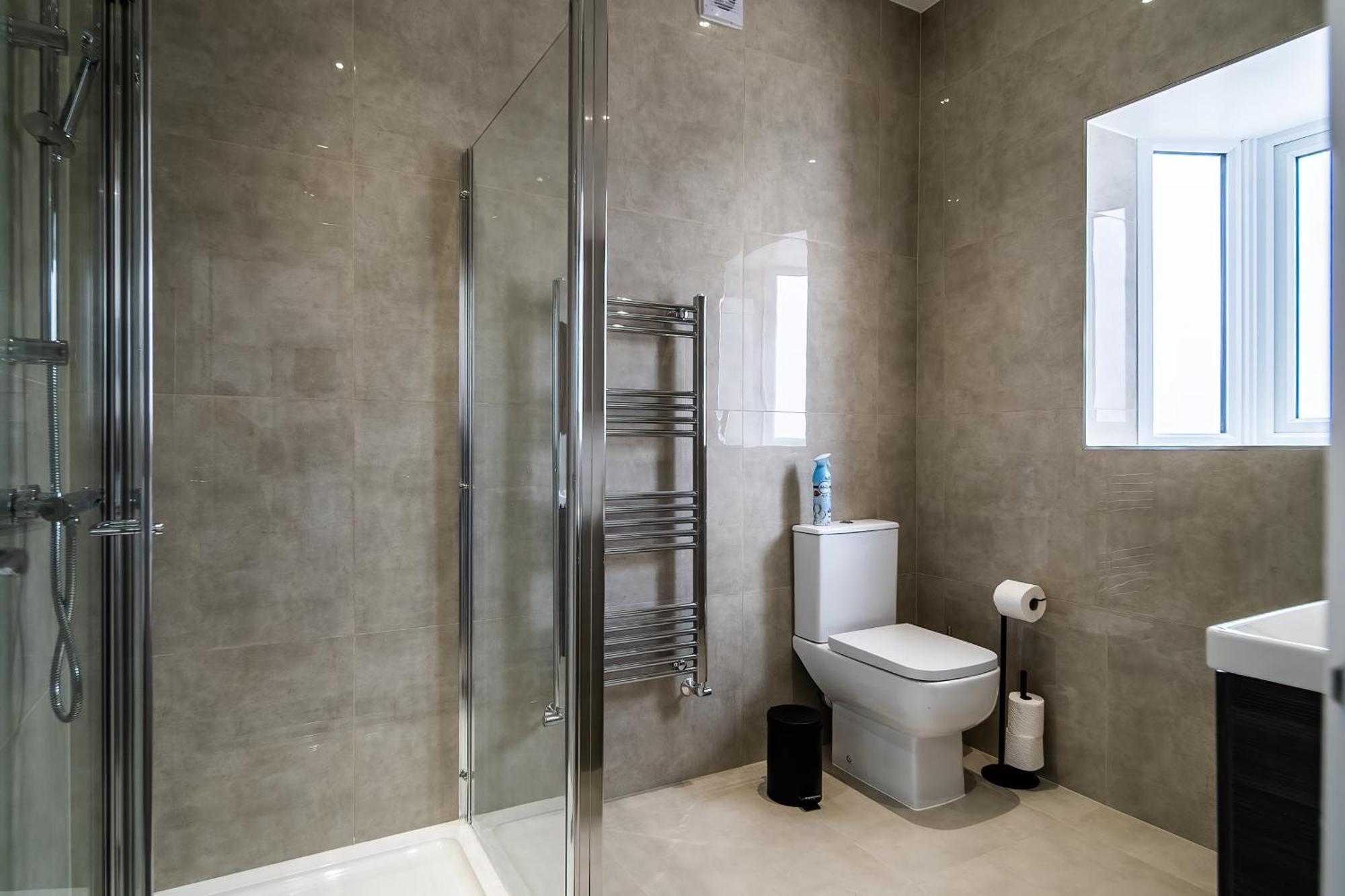 En-suite In Near Wembley Stadium Apartment *