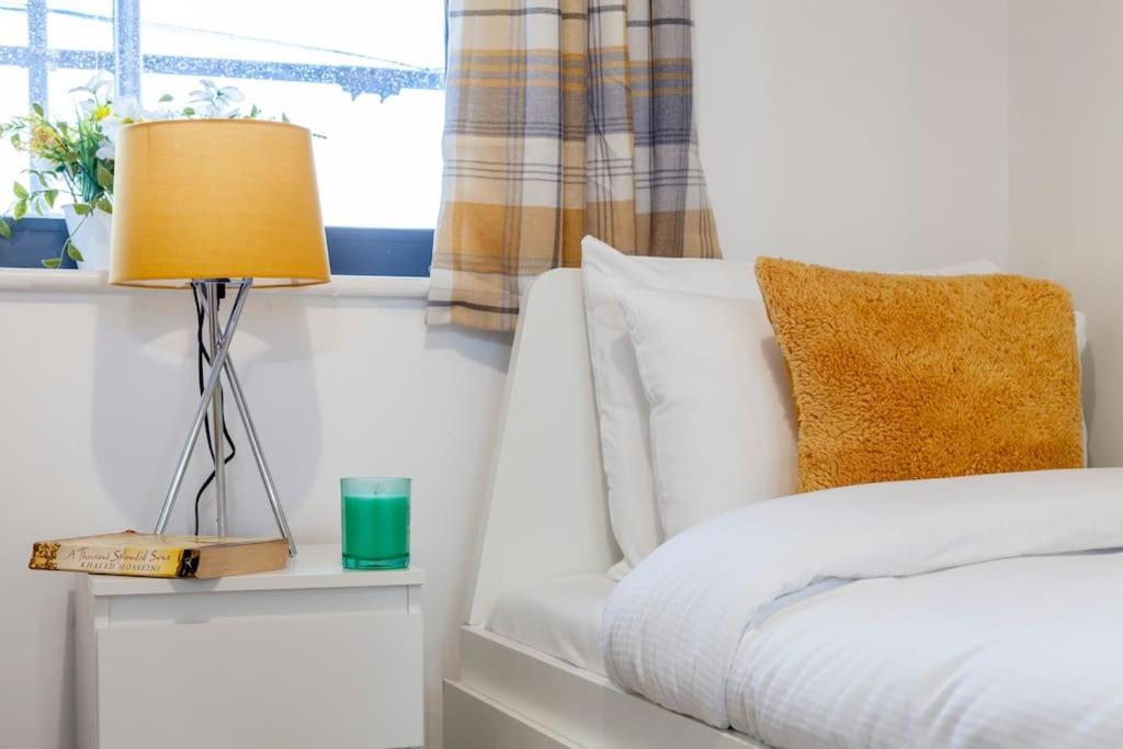 Apartment Modern 3 Beds 2 Bath Flat - Parking & Sleeps 6