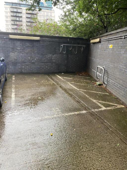 Modern 3 Beds 2 Bath Flat - Parking & Sleeps 6