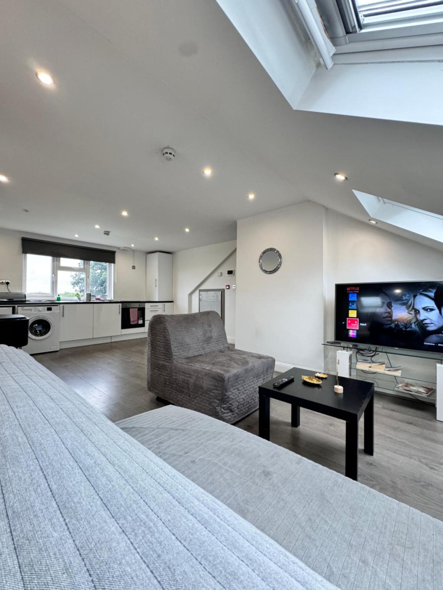 Apartment Hatton Apartments: Airport-adjacent With Free Parking And Underground Access