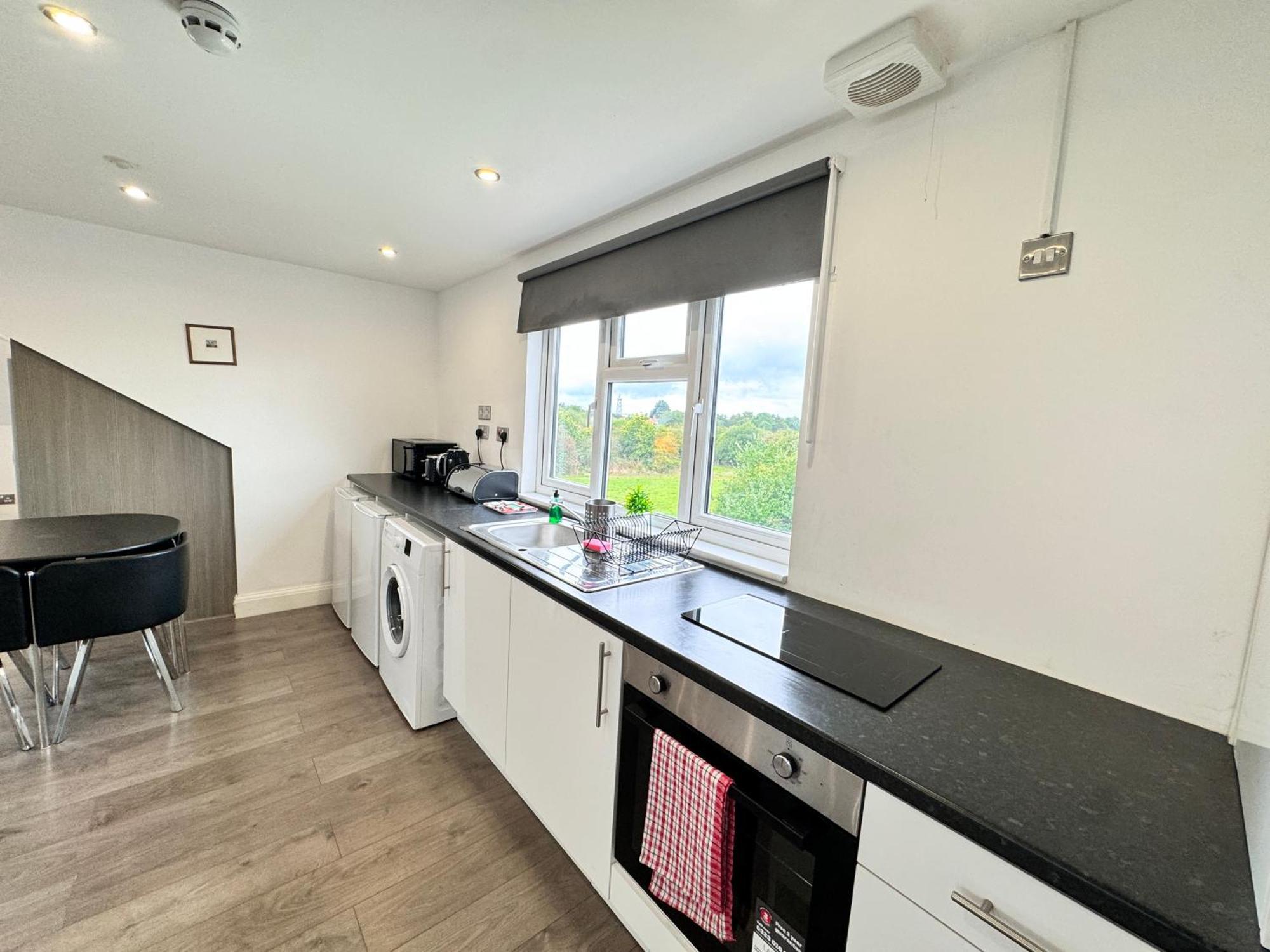 Hatton Apartments: Airport-adjacent With Free Parking And Underground Access Apartment London