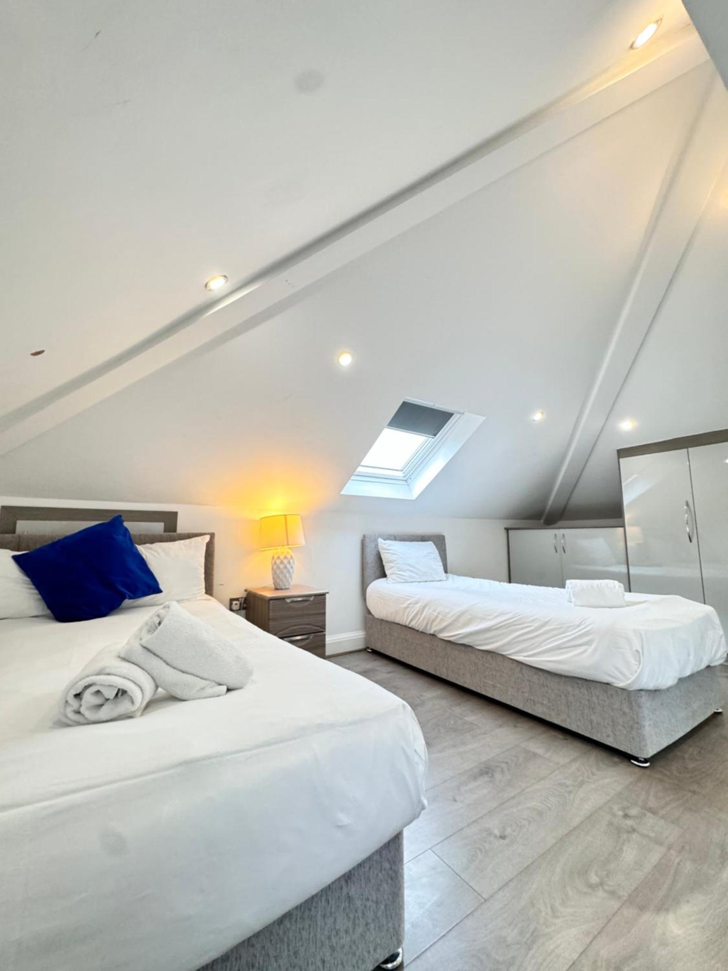 Hatton Apartments: Airport-adjacent With Free Parking And Underground Access * London