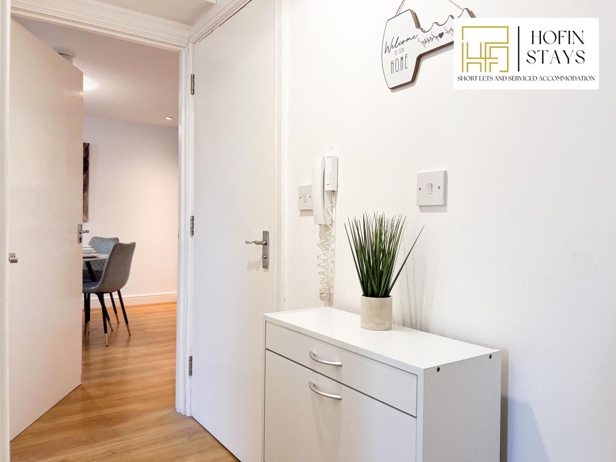Last-minute Specials L Premium On 2 Double Bed For 6 Guests L Deals L Hofin Short Lets & Serviced Apartment London