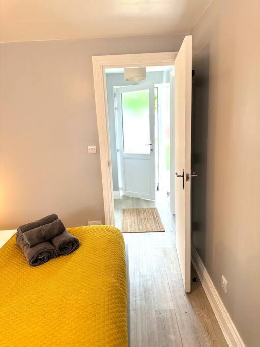 Garden 1-bed Flat 30min To Downtown & Free Parking Apartment London