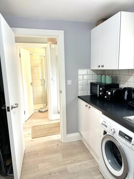 Garden 1-bed Flat 30min To Downtown & Free Parking London