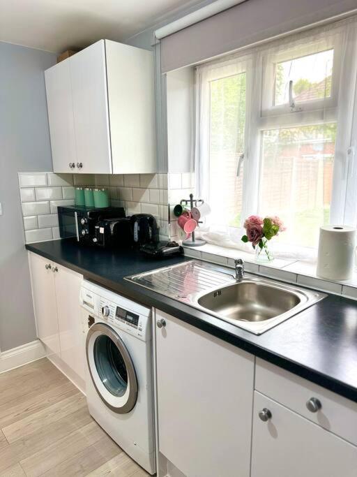 Garden 1-bed Flat 30min To Downtown & Free Parking Apartment