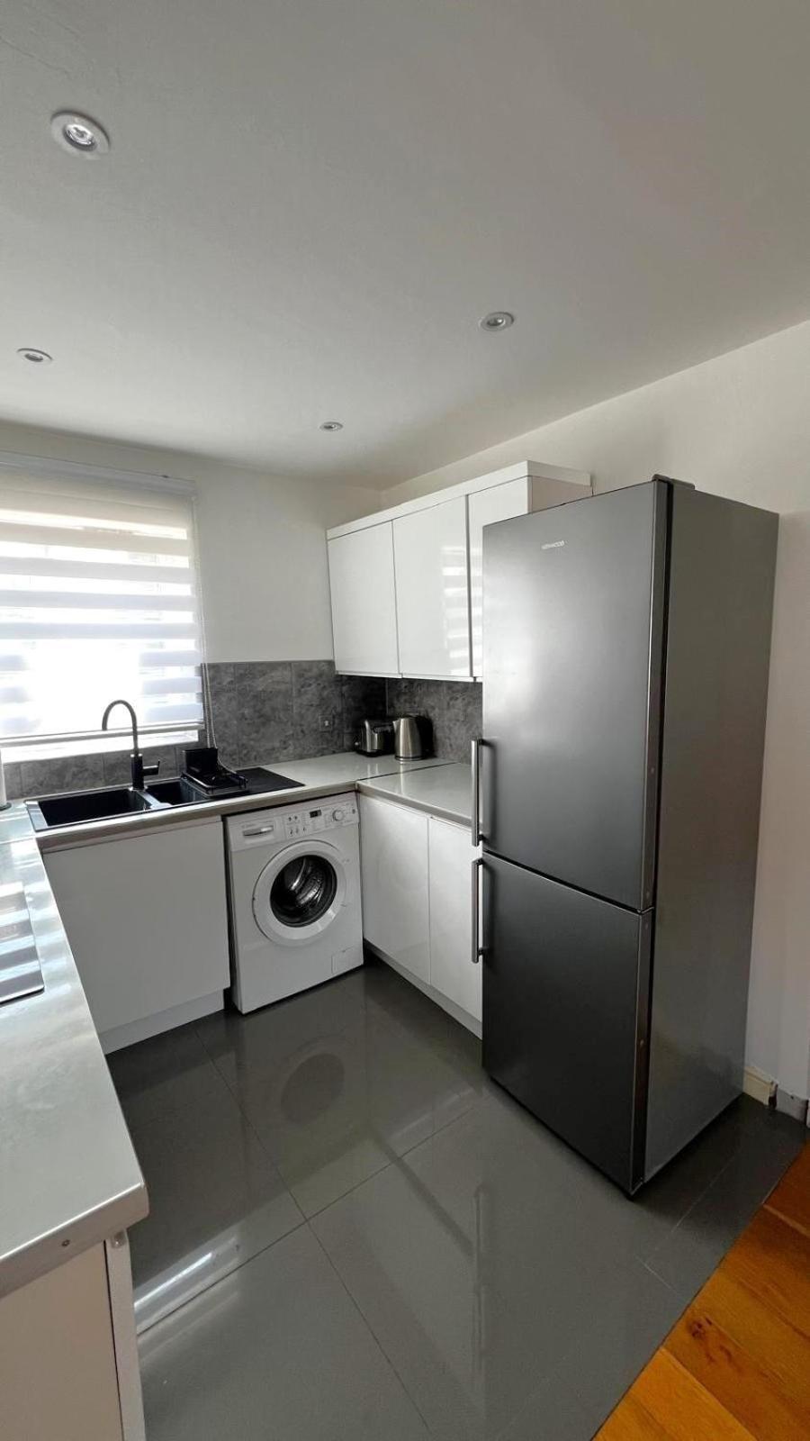 2-bedroom Flat Walking Distance To Excel - Perfect Location! Apartamento