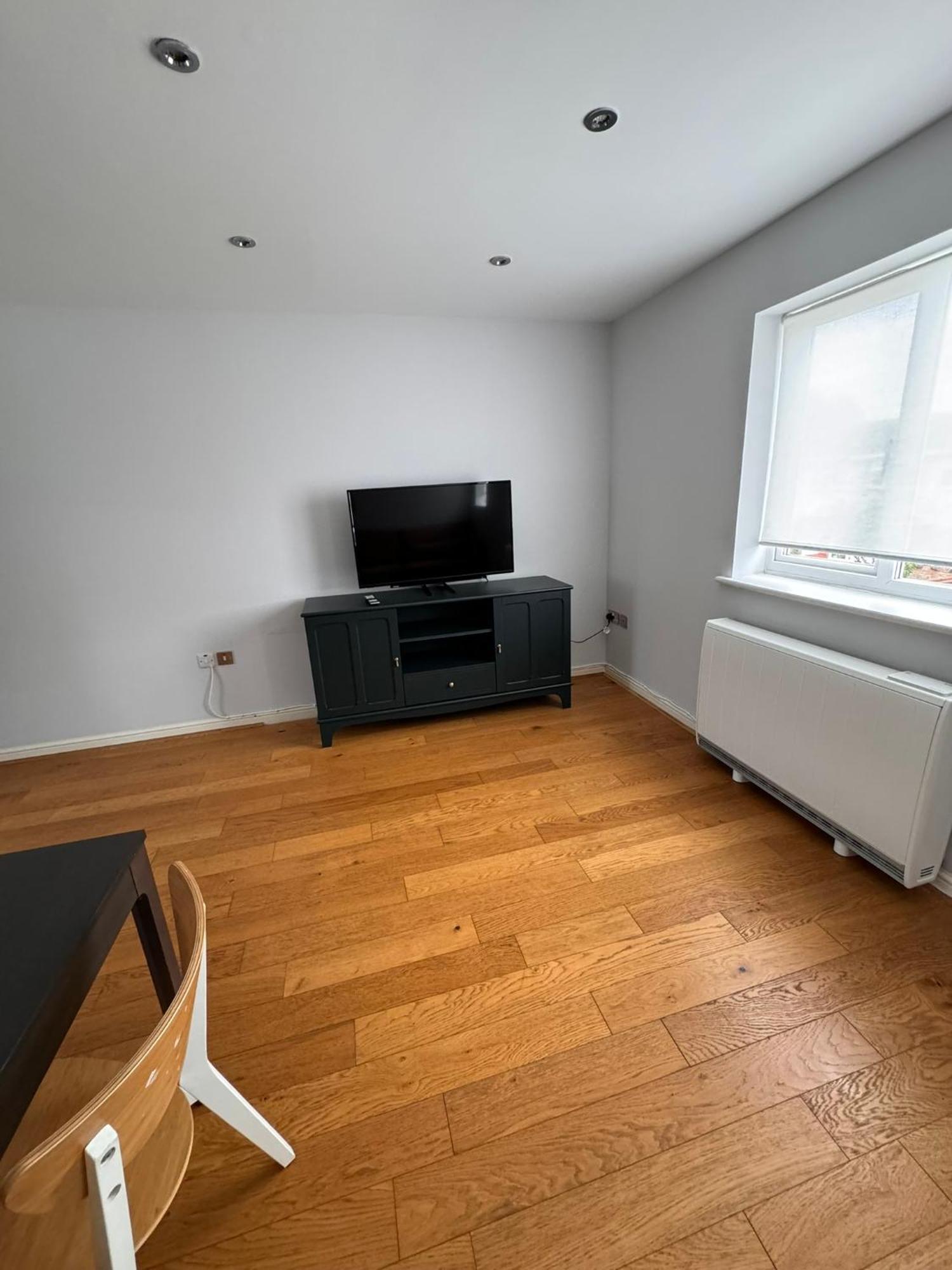 2-bedroom Flat Walking Distance To Excel - Perfect Location! Apartamento