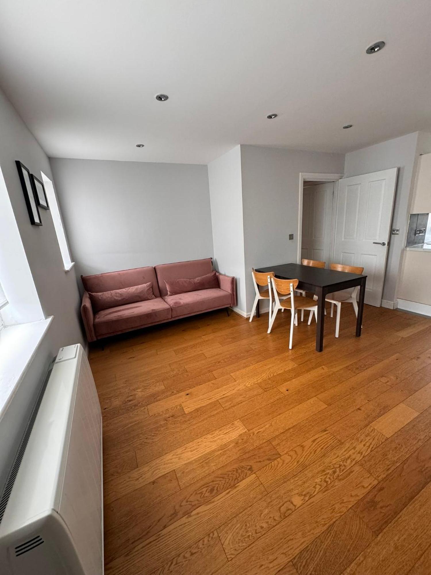 2-bedroom Flat Walking Distance To Excel - Perfect Location! Londres