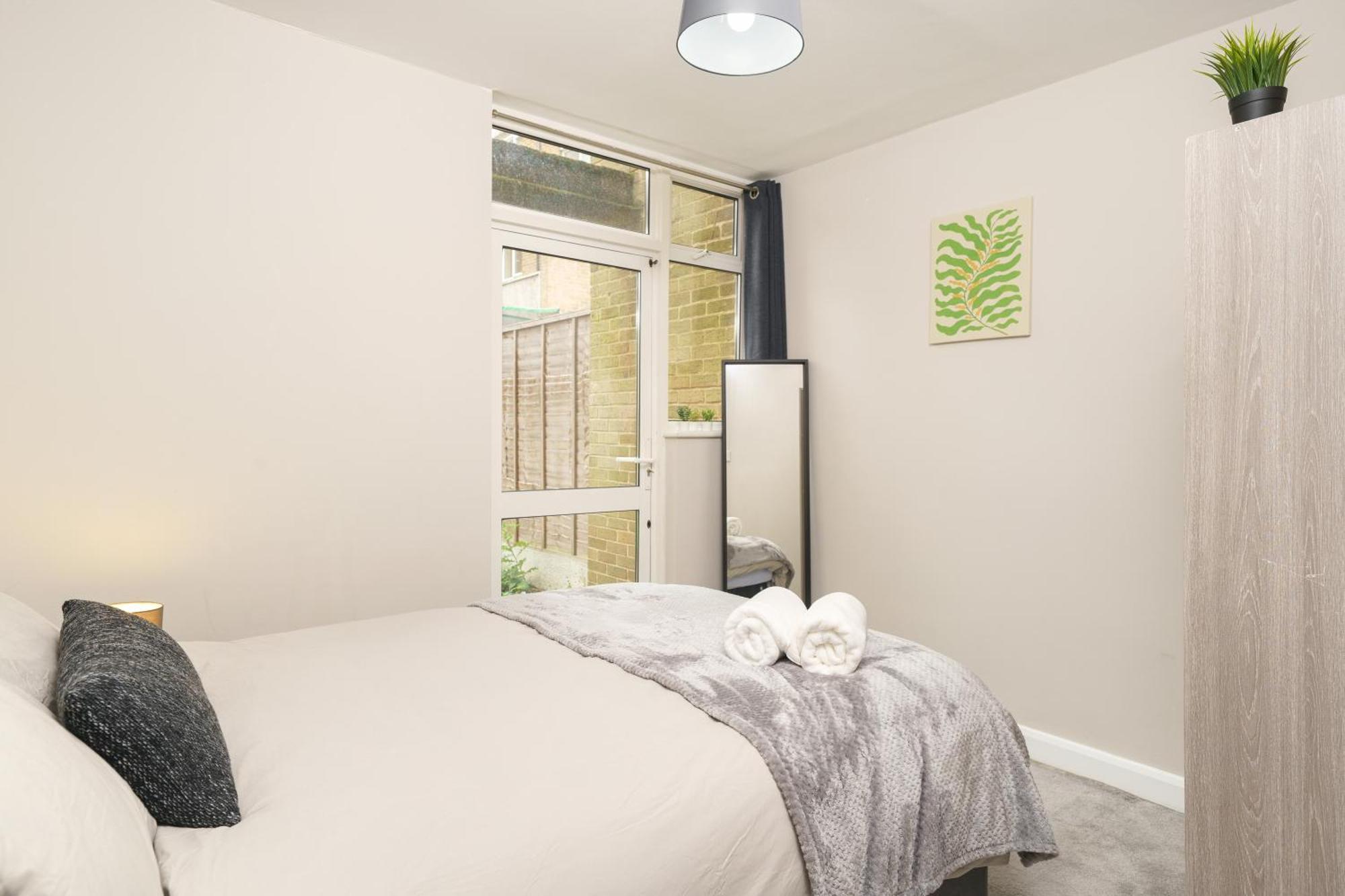 Cozy 2-bed Garden Flat, Wembley London