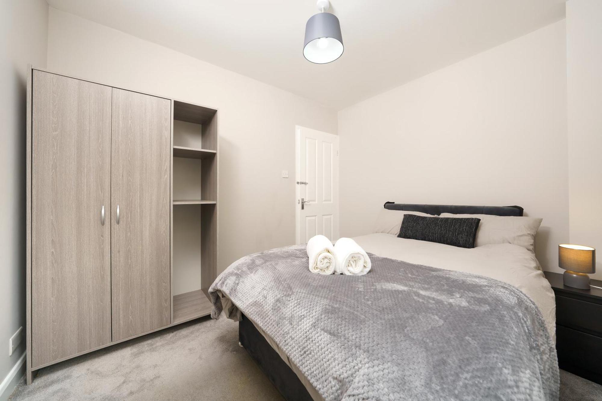 Apartment Cozy 2-bed Garden Flat, Wembley *