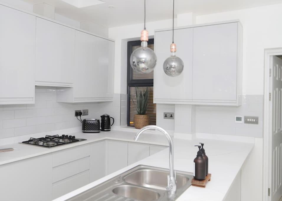 Stylish Flat With Garden, Close To London