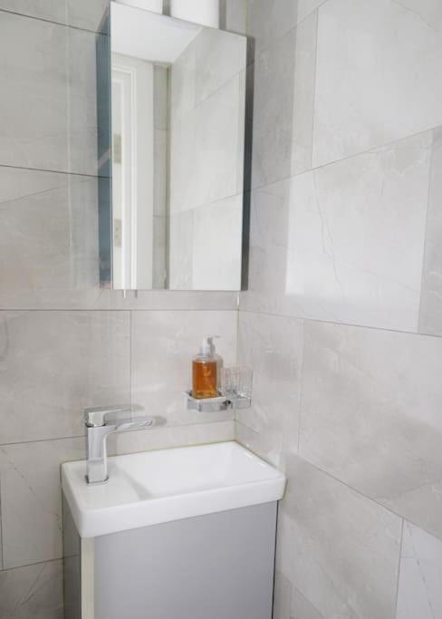 Stylish Flat With Garden, Close To