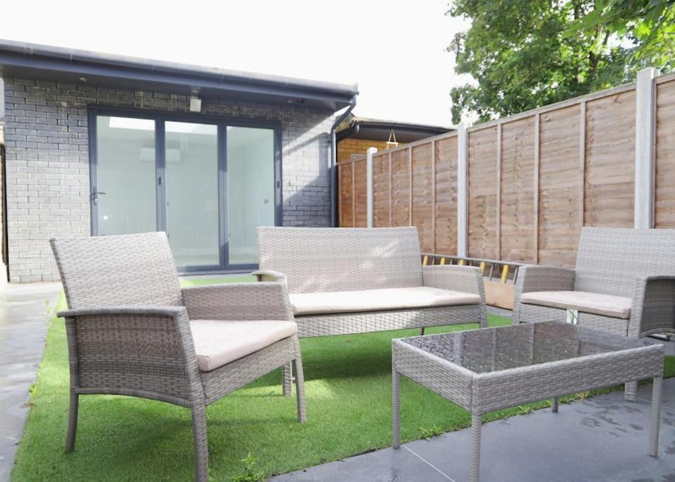 Apartment Stylish Flat With Garden, Close To *
