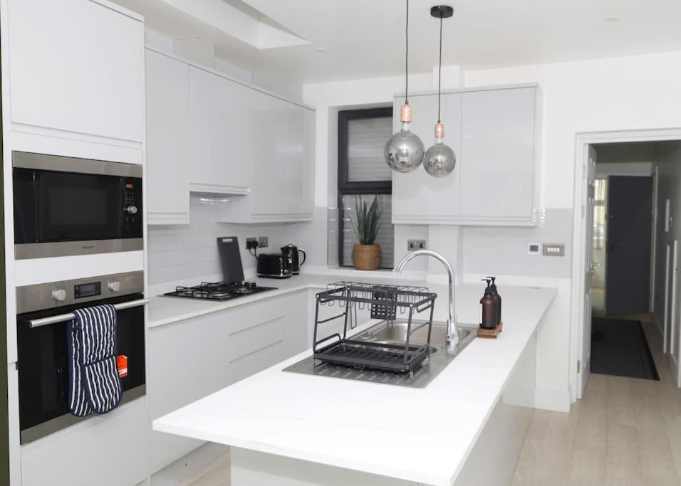 Apartment Stylish Flat With Garden, Close To