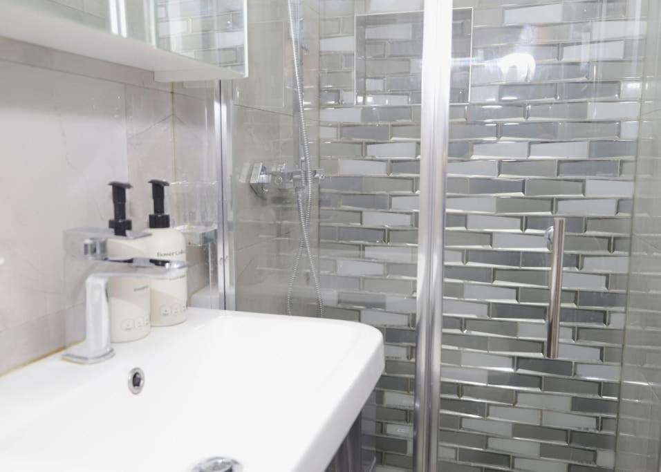 Stylish Flat With Garden, Close To Apartment