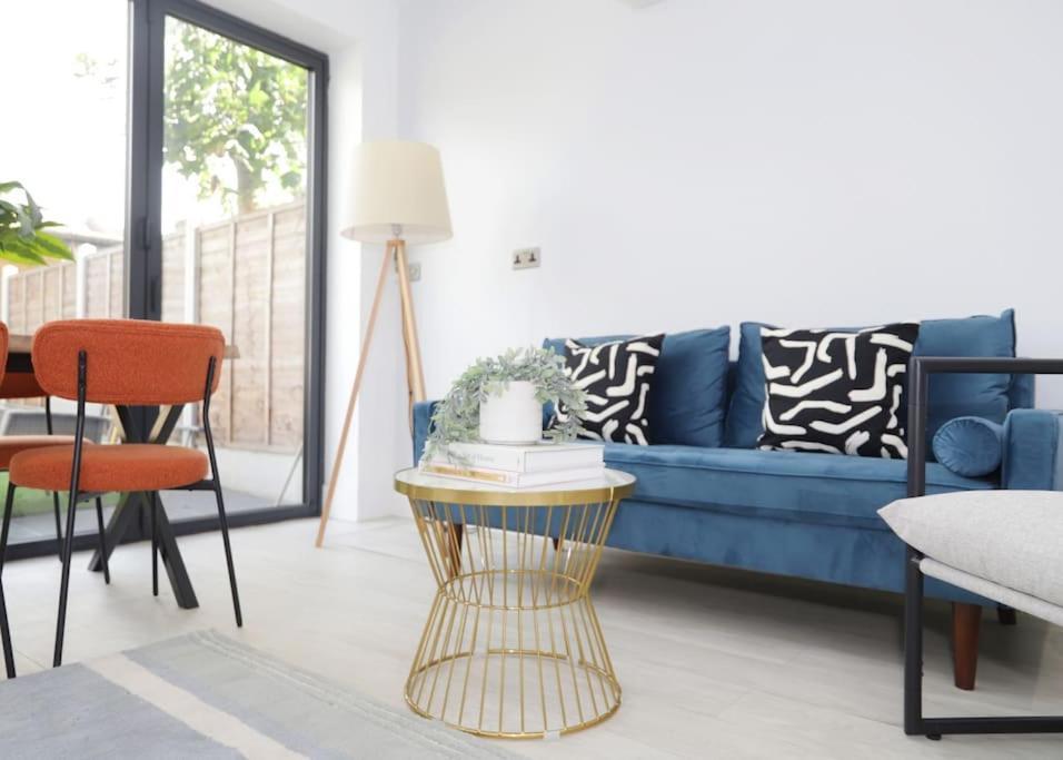 Apartment Stylish Flat With Garden, Close To