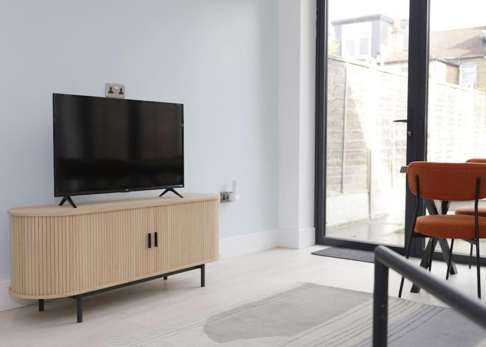 Stylish Flat With Garden, Close To