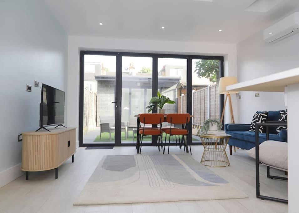 Stylish Flat With Garden, Close To Apartment *