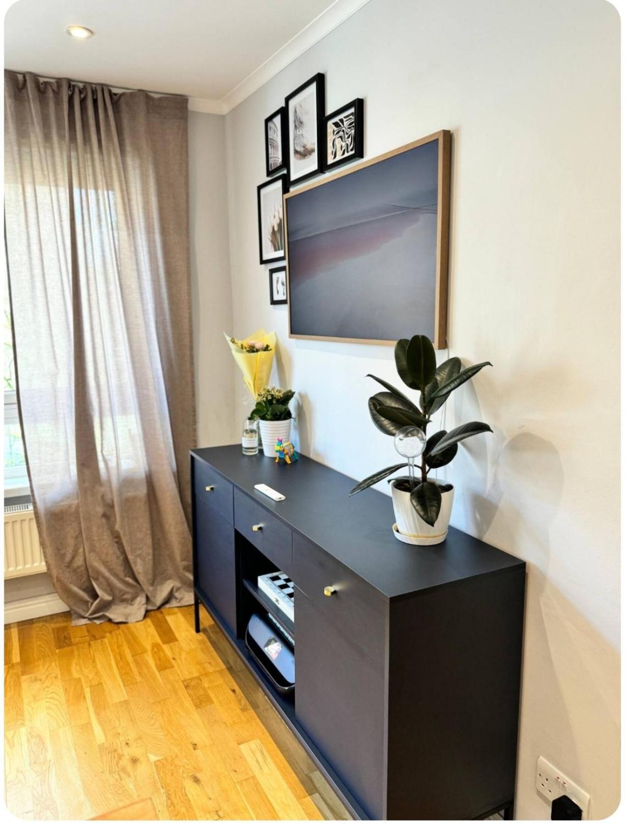 Two Bedroom Flat In The Heart Of Apartment