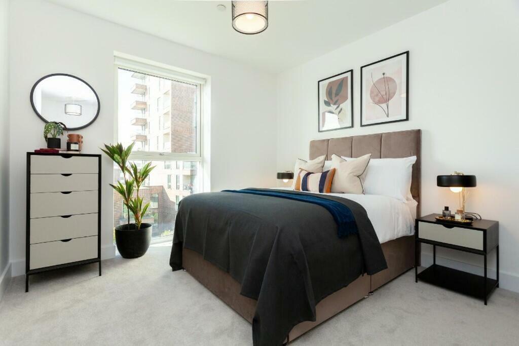 Apartamento 1br Gem In Shared Near O2 Arena & Excel With Patio, Private Bath, Free Parking & Garden