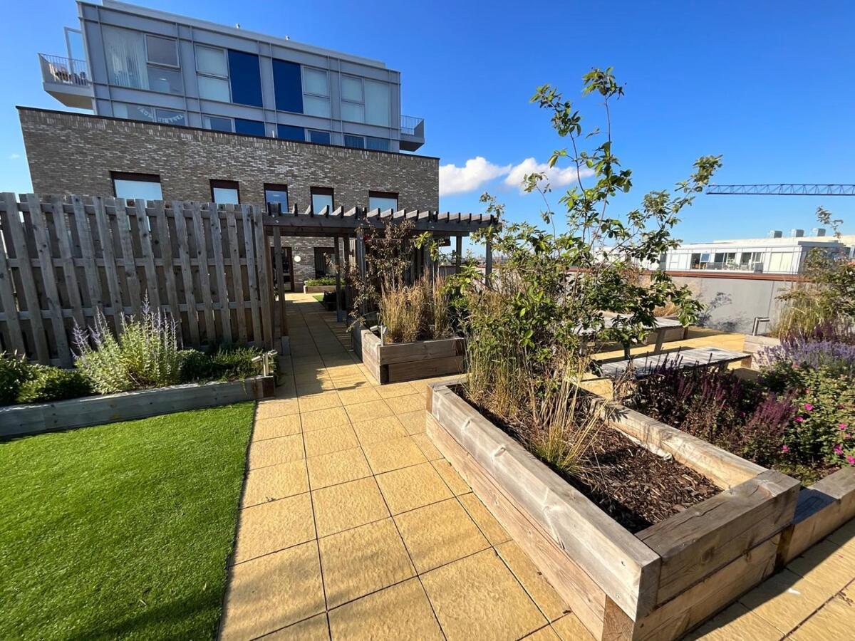 1br Gem In Shared Near O2 Arena & Excel With Patio, Private Bath, Free Parking & Garden Londres
