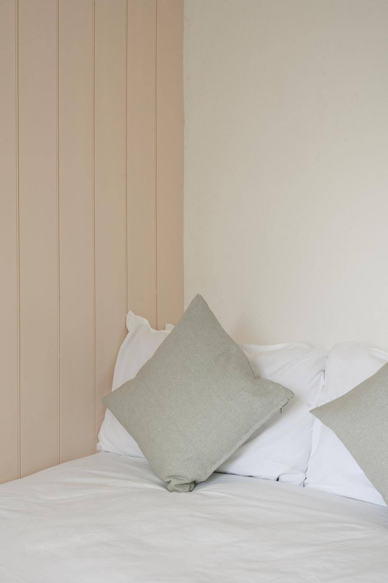 Entire - Classic Chelsea Town House Maisonette