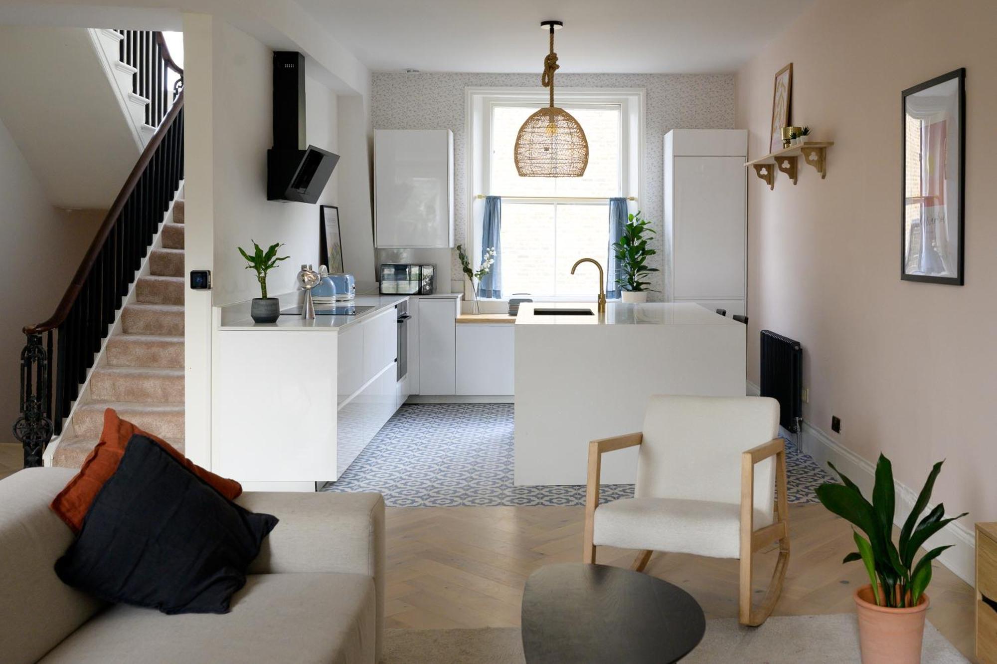 Entire - Classic Chelsea Town House Maisonette Apartment