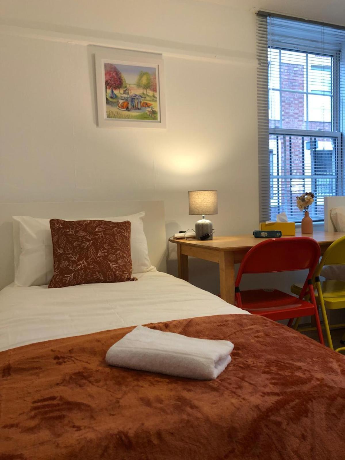 Hospedagem domiciliar Comfy Private Bedrooms Near O2 Forum Kentish Town, Camden Londres