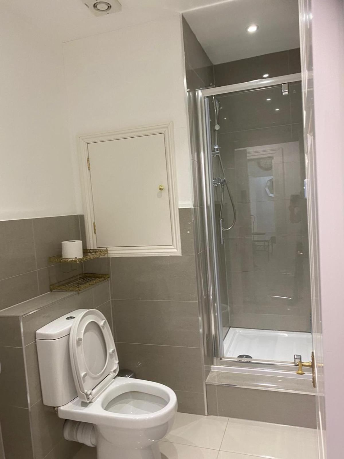 Heads On Bed Uk - The Spacious For The Larger Groups Hostel *