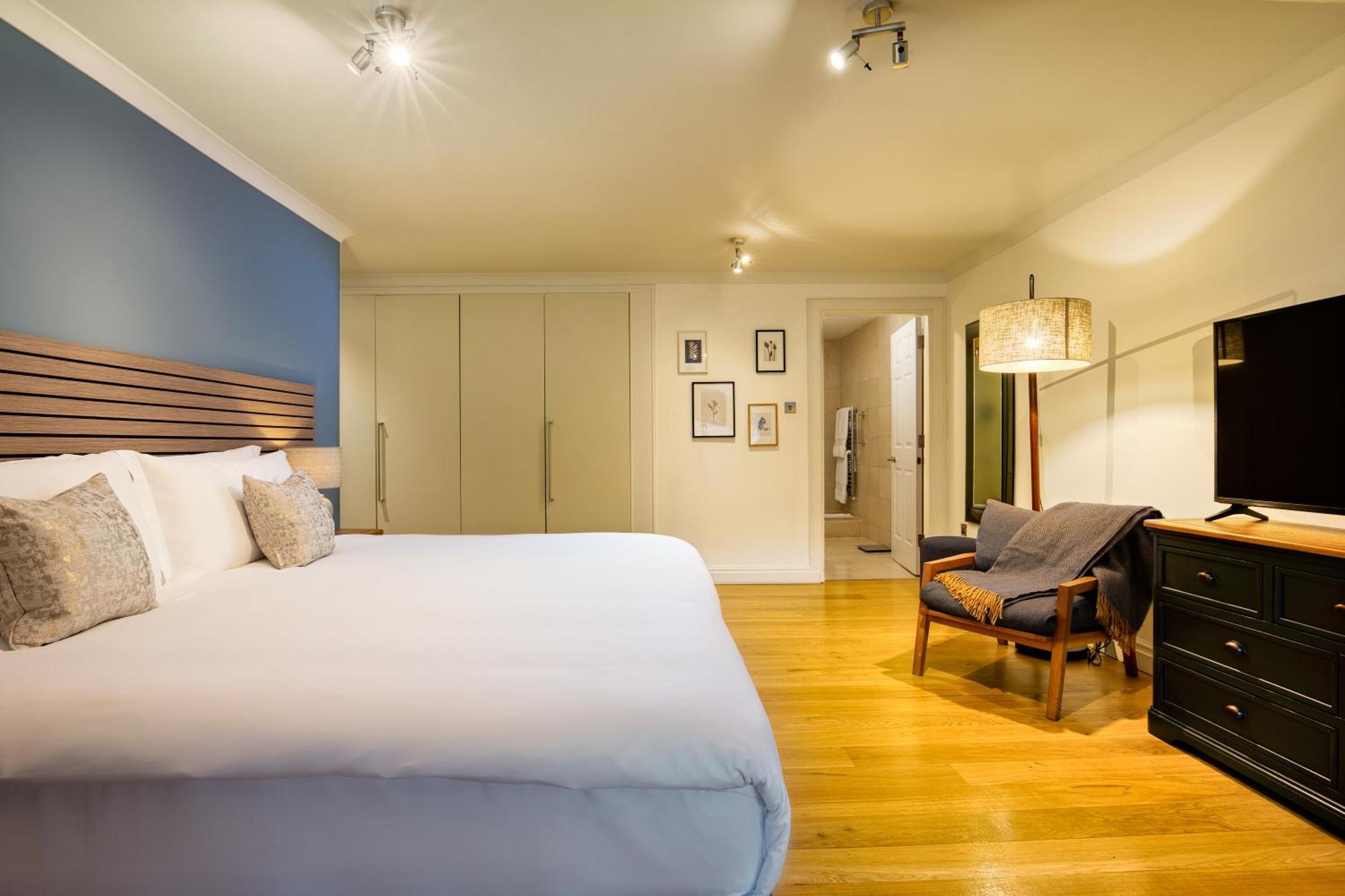 Monarch House - Serviced - Kensington * London