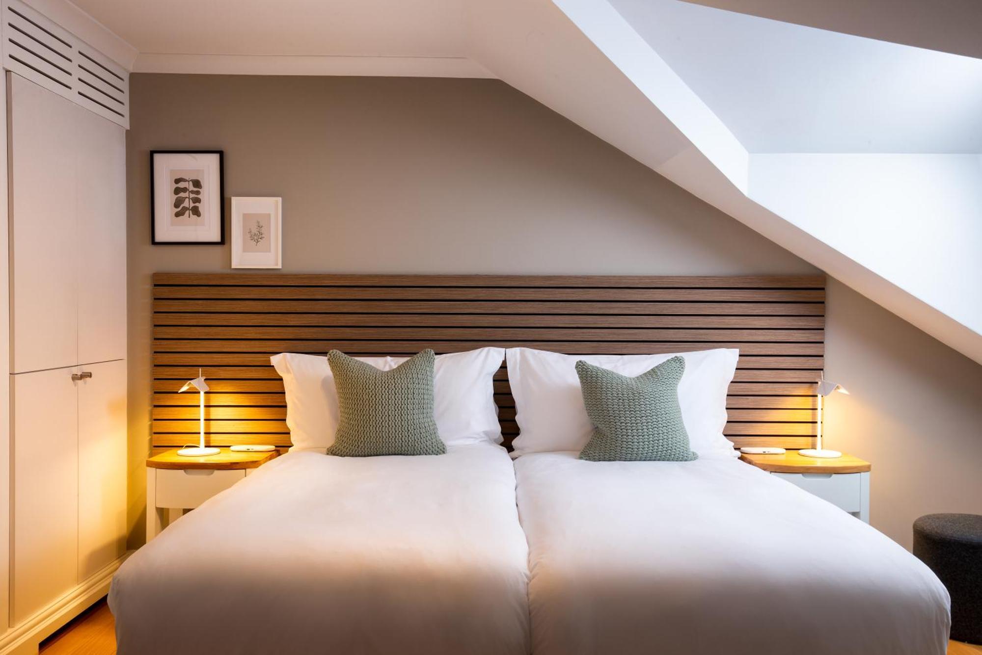 Monarch House - Serviced - Kensington Apartment *