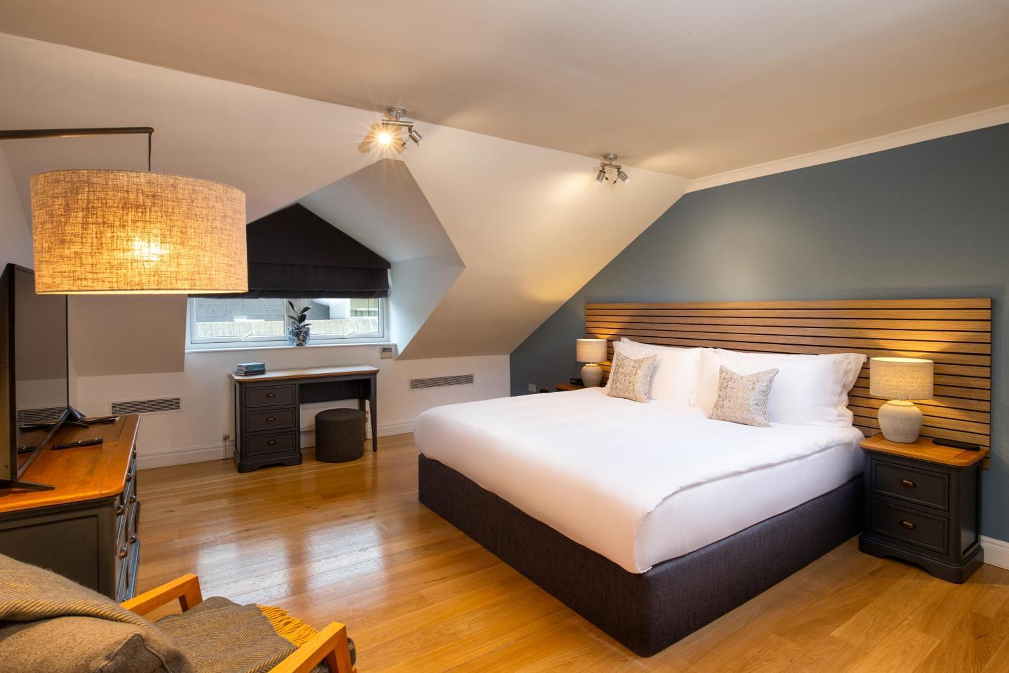 Monarch House - Serviced - Kensington * London