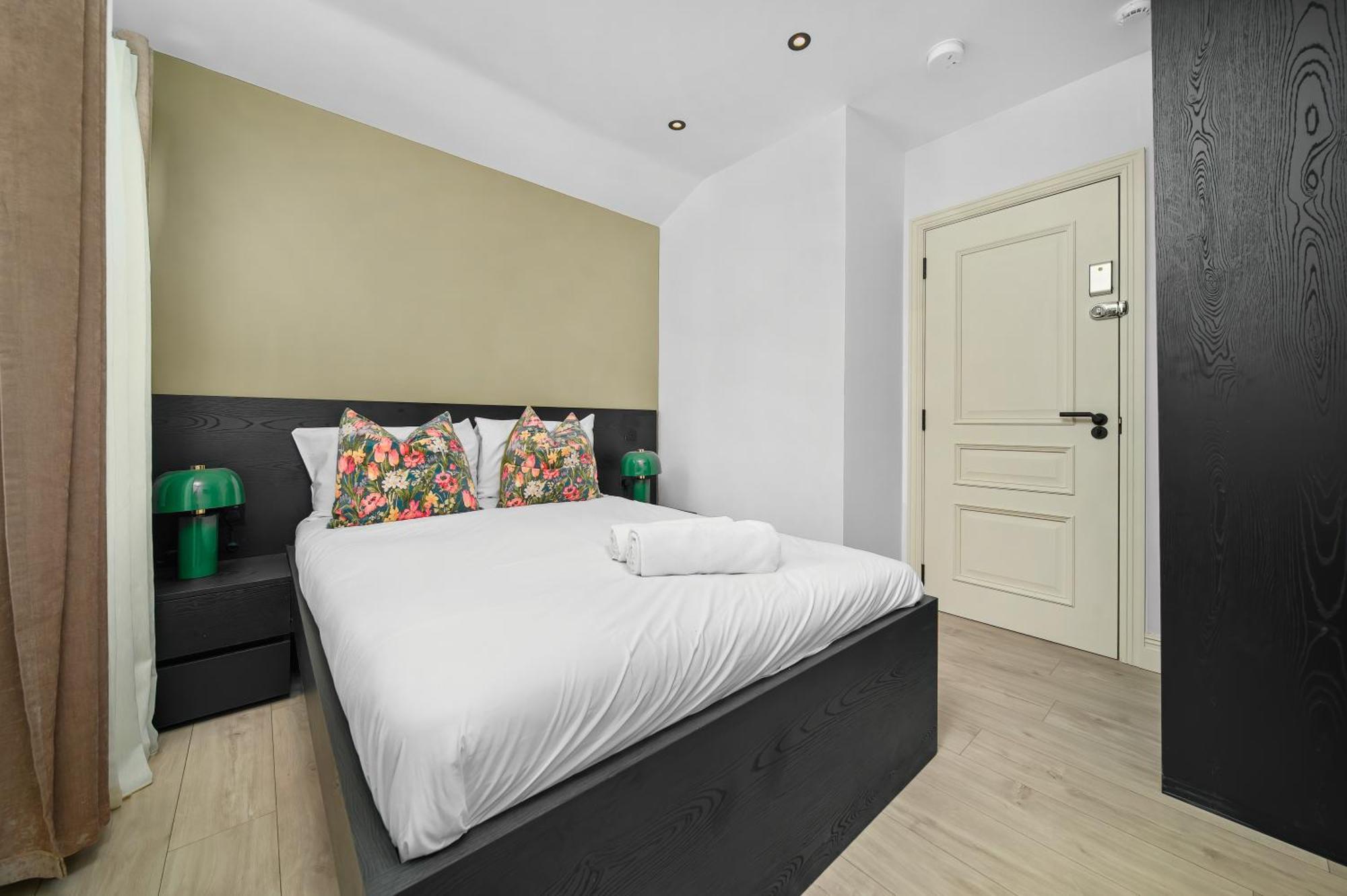 Nine Elms Modern * London