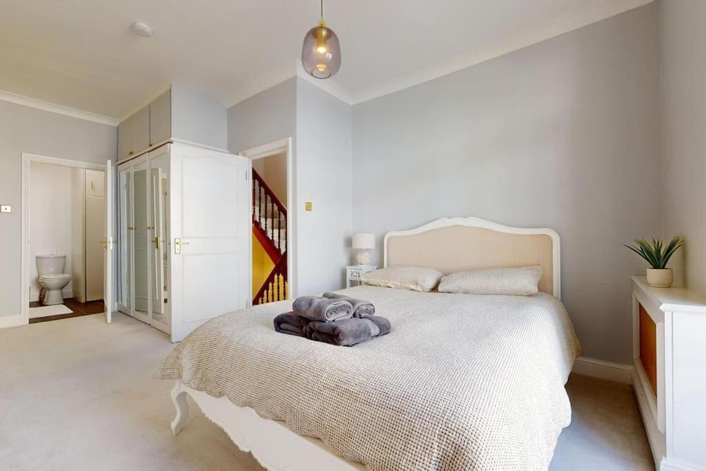 Prime Location Prince's Gate Mews 4bd 3 Bath Ferienhaus *
