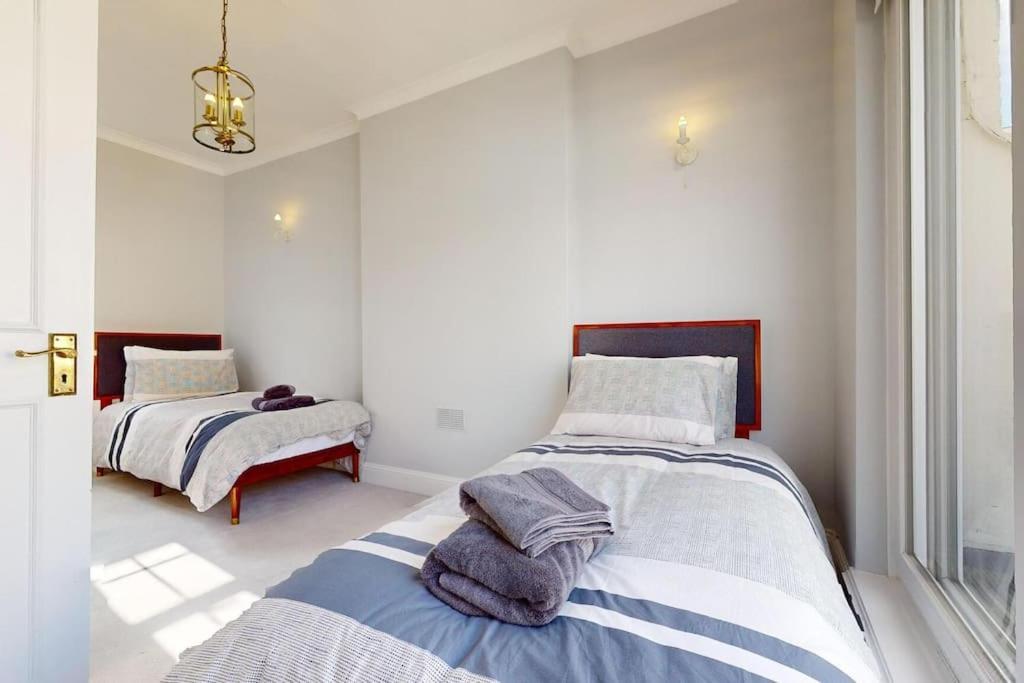Ferienhaus Prime Location Prince's Gate Mews 4bd 3 Bath London